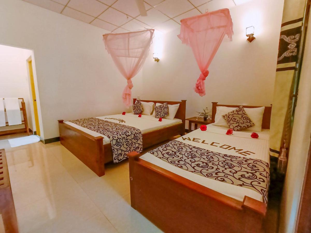 Nimsara Lodge Szigirija Kültér fotó