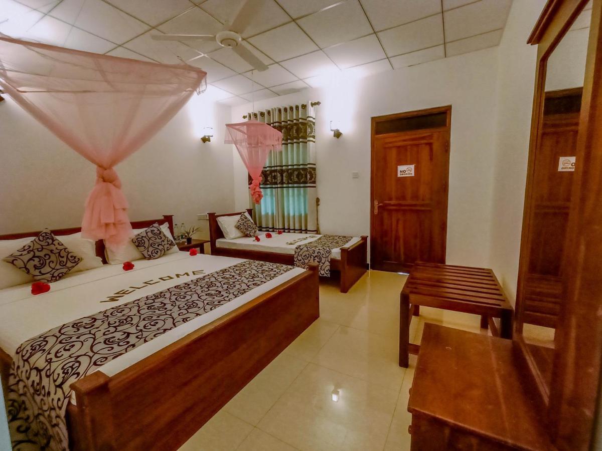 Nimsara Lodge Szigirija Kültér fotó